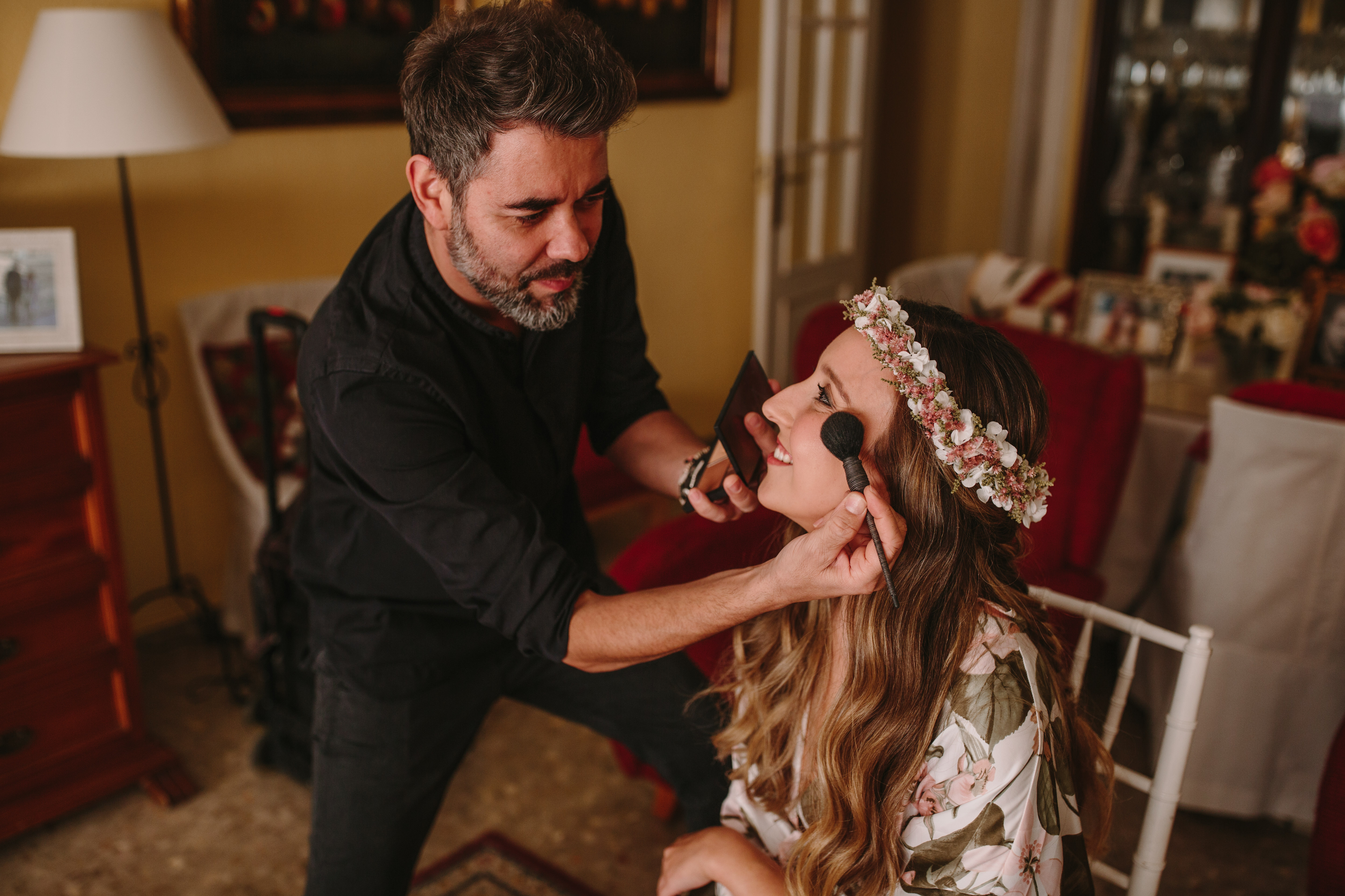 Raul maquillando novia